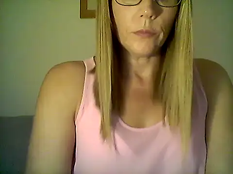 Dominant-DaisyX's Live XXX Chat