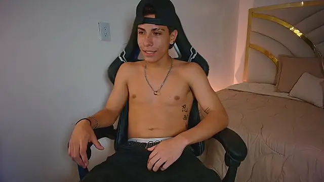Ryaan_Stone Show in webcam