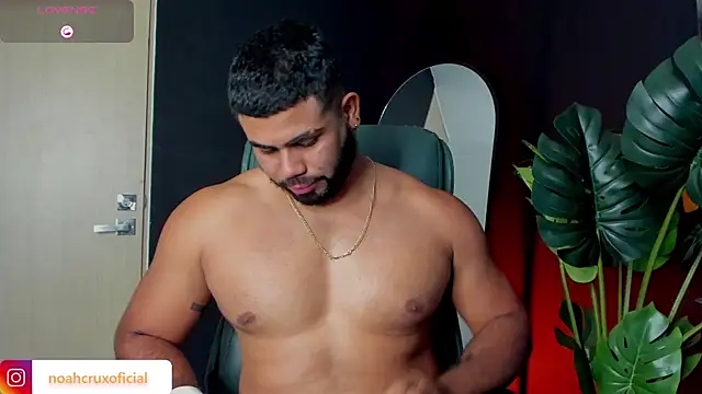 noahcrux_ webcam show