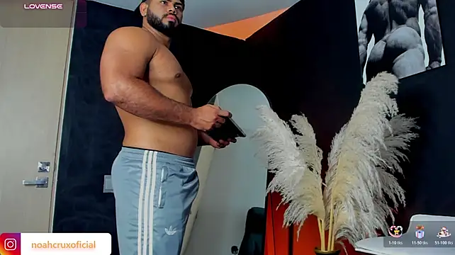noahcrux_: διαδικτυακό σόου στην κάμερα