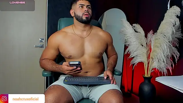 noahcrux_ Adlı Modelin Canlı XXX Sohbeti