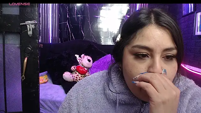 coraline_sun's Webcam Show
