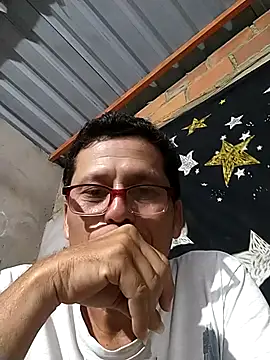 traviesoomariobros Webcamshow