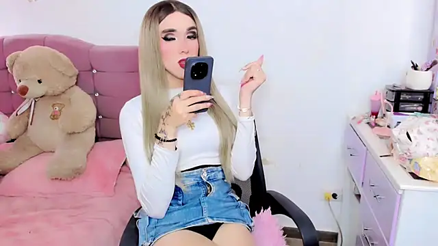 NicolleSpell Pertunjukan Webcam