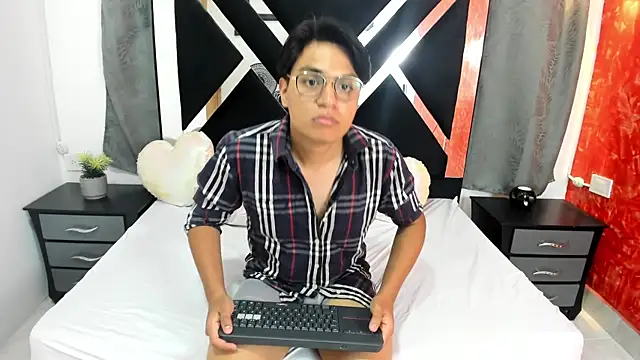 Show modela NicoVega69 na web-kameri