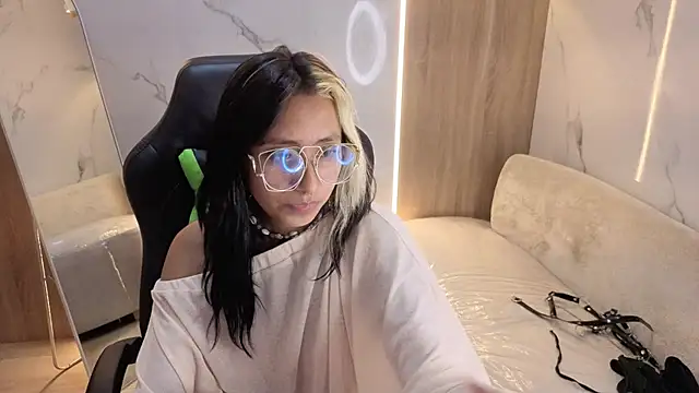 Chat XXX Live raven_stone_cn