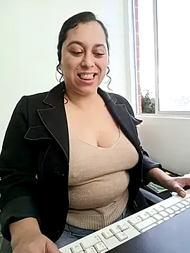 Queen_Yess Show in webcam