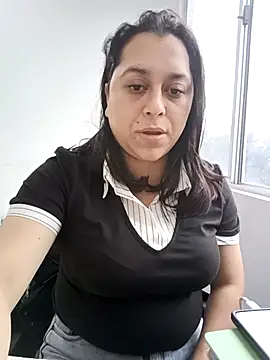 Pertunjukan Kamera Web Queen_Yess