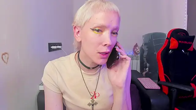 Lyricca: вебкам-шоу
