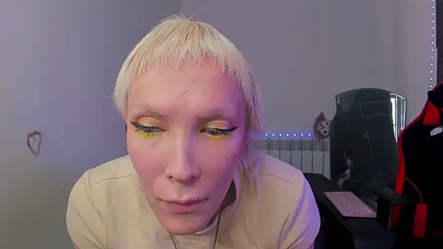 Lyricca: вебкам-шоу