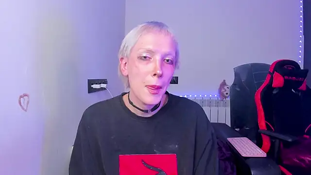 Lyricca: διαδικτυακό σόου στην κάμερα