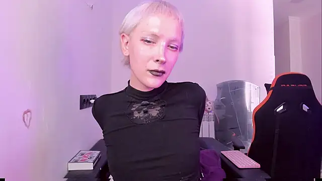 Lyricca: вебкам-шоу