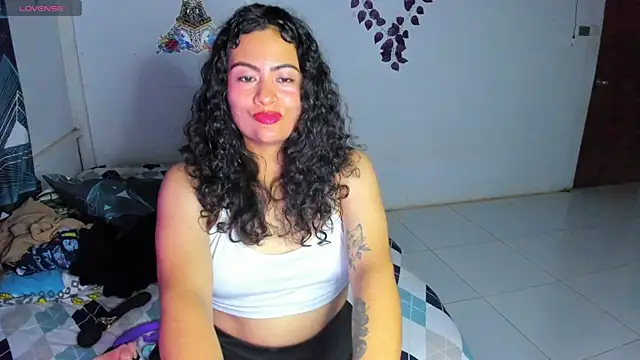Pokój czatu na żywo – Mia_Cherryx