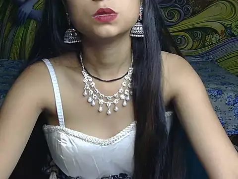 Cute-navyaa's Webcam Show
