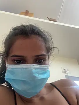 Kira105xxx's Live XXX Chat