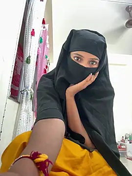 Kira105xxx Chat XXX in diretta