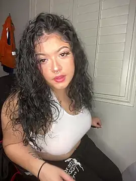 WeluvyouKarma Chat XXX in diretta