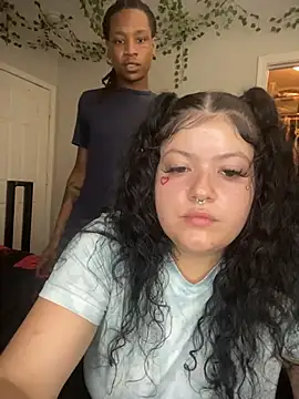 Show modela WeluvyouKarma na web-kameri