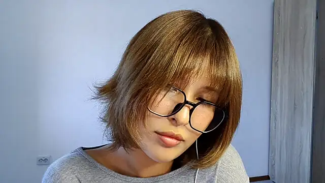 AdroitRant Adlı Modelin Canlı Sohbet Odası