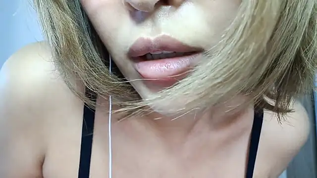 Show modela AdroitRant na web-kameri