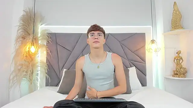 Show modela ErickDelRio na web-kameri