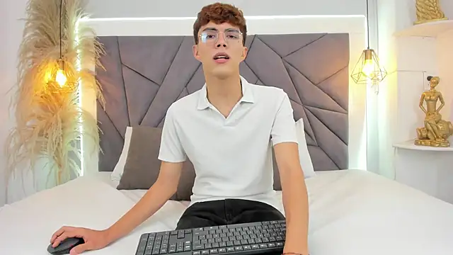 ErickDelRio Show in webcam