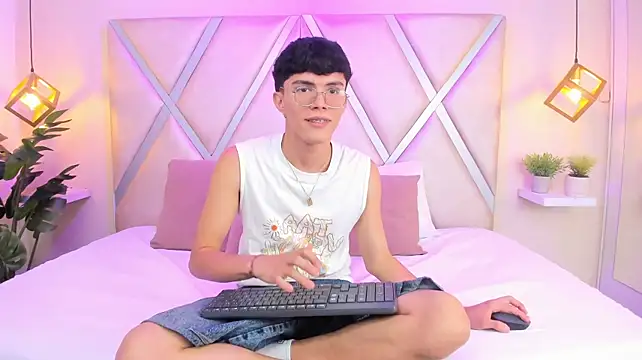 Show modela ErickDelRio na web-kameri