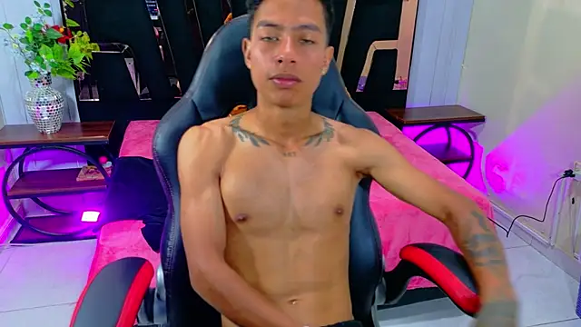 Show modela Lil_Brownn na web-kameri