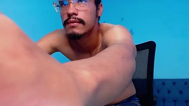 Show modela wolf_vip_ na web-kameri