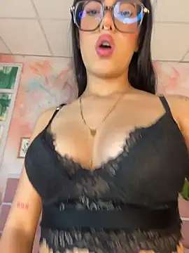 TopDollXXX: διαδικτυακό σόου στην κάμερα