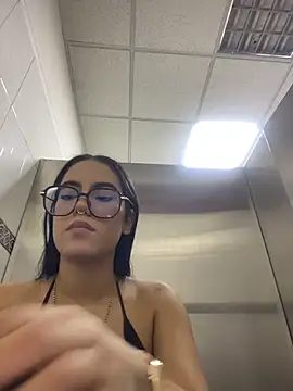 TopDollXXX webkamerás műsora