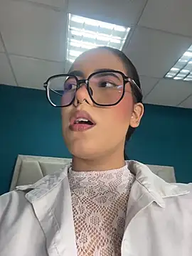 TopDollXXX Adlı Modelin Web Kamerası Şovu