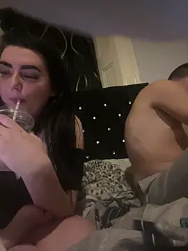 Show modela UsNaughty2 na web-kameri