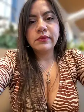 Bella_Pascualina Show in webcam
