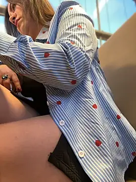 Bella_Pascualina Show in webcam