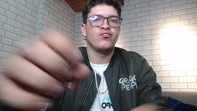 Pokazy przed kamerką – Carlos_brinez