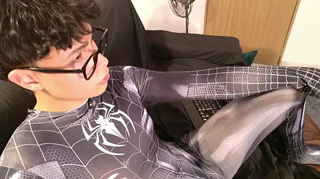 Edward_oa Adlı Modelin Web Kamerası Şovu