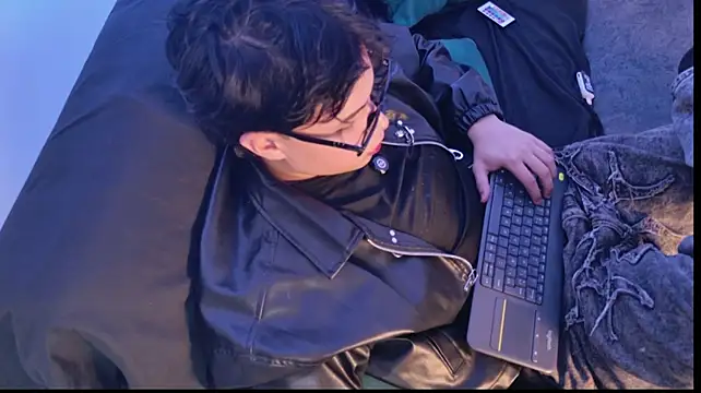 Pertunjukan Kamera Web Edward_oa