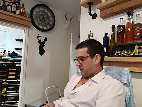 HoT_sHoT_357: διαδικτυακό σόου στην κάμερα