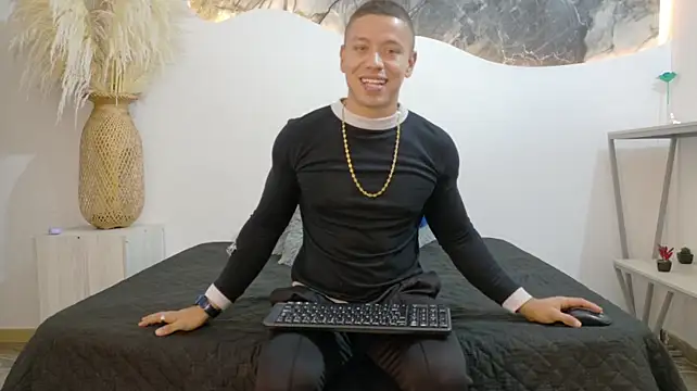 Thiago_16 Webcam show
