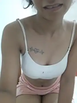 Lela106xxx Adlı Modelin Canlı XXX Sohbeti
