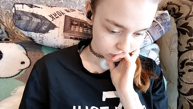 CaraDelevingneen Webbikameraesitys