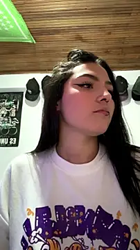 Aurora_fox00 Show in webcam