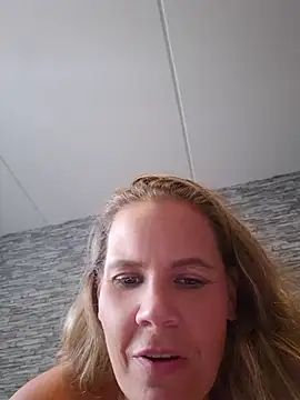 JoyceAndFriends webcam show