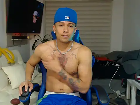 Show modela dilan18xxx na web-kameri