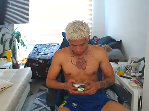 dilan18xxx webcam show