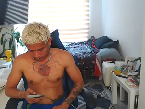 dilan18xxx webcam show