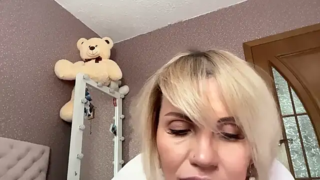 Luxury_Blonden Webbikameraesitys