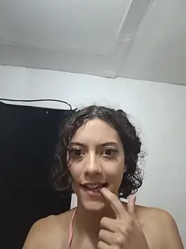 shantallmendy's Live Chat Room