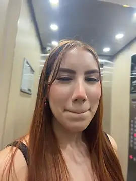 LeidyCopper Adlı Modelin Canlı XXX Sohbeti